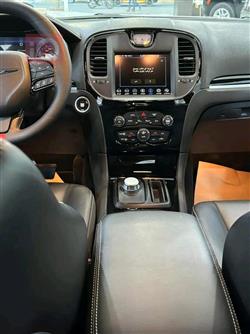 کرایسلەر 300